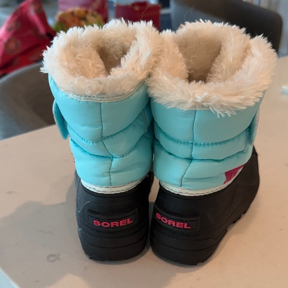 Sorel Aqua and Black Winter Boots - Picture 2 of 4
